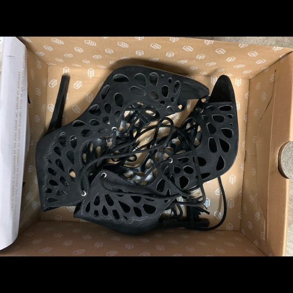 Lace up heels - Picture 3 of 8